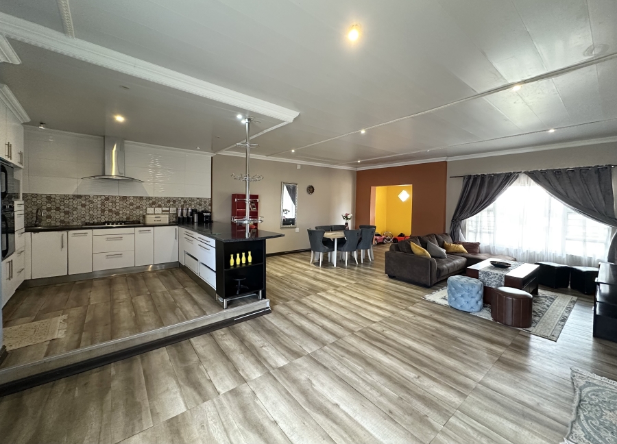 4 Bedroom Property for Sale in Southernwood Eastern Cape